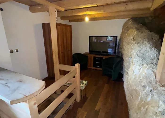 W Skale كروتشيسته